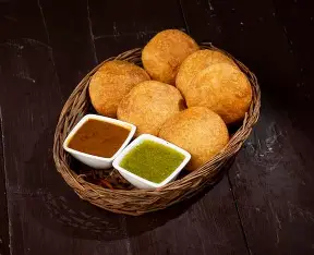 HALWAI STYLE MOONG DAL KACHORI